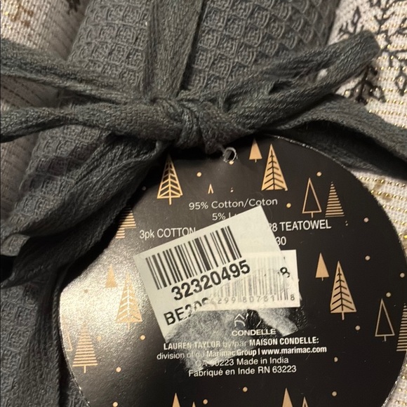 Cream and Gray Rustic Snowflake Holiday Tea Towel Set - Picture 6 of 7